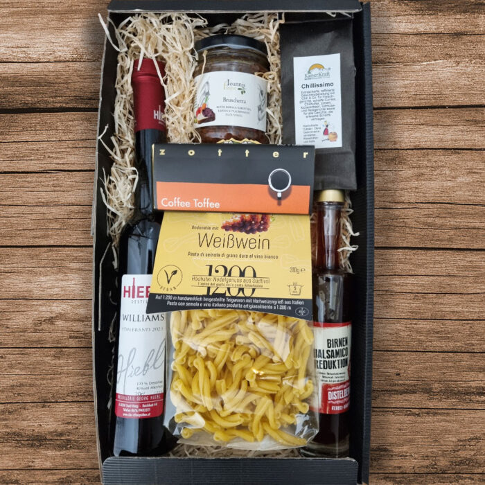 Geschenkpaket - Eggerhof Weißweinnudlen, HIEBL Williams Edelbrand, Distelberger Birnenbalsamico Reduktion, Kaiserkraft Chillissimo, Ioannis finest Bruschetta