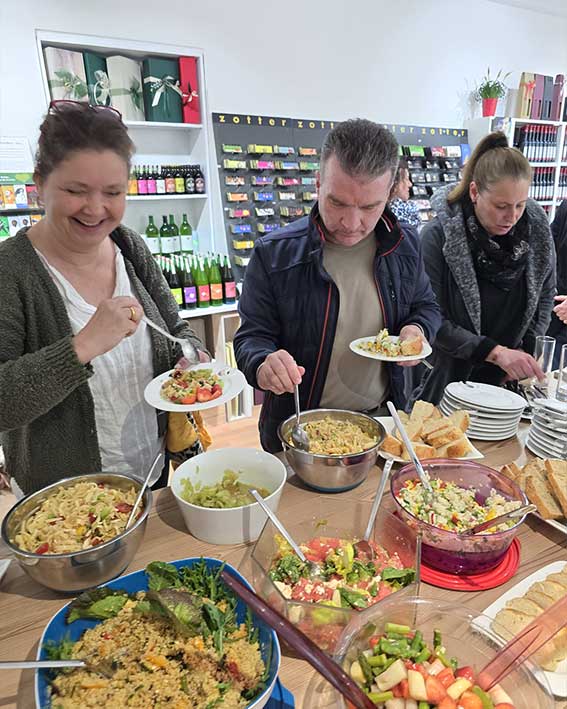 Events for friends - Verkostung Salate mit Bio Ölen von Schlattbauerngut und Essigen von Gölles